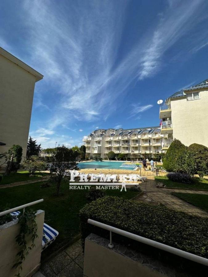 Aparthotel Rutland Bay Равда Экстерьер фото